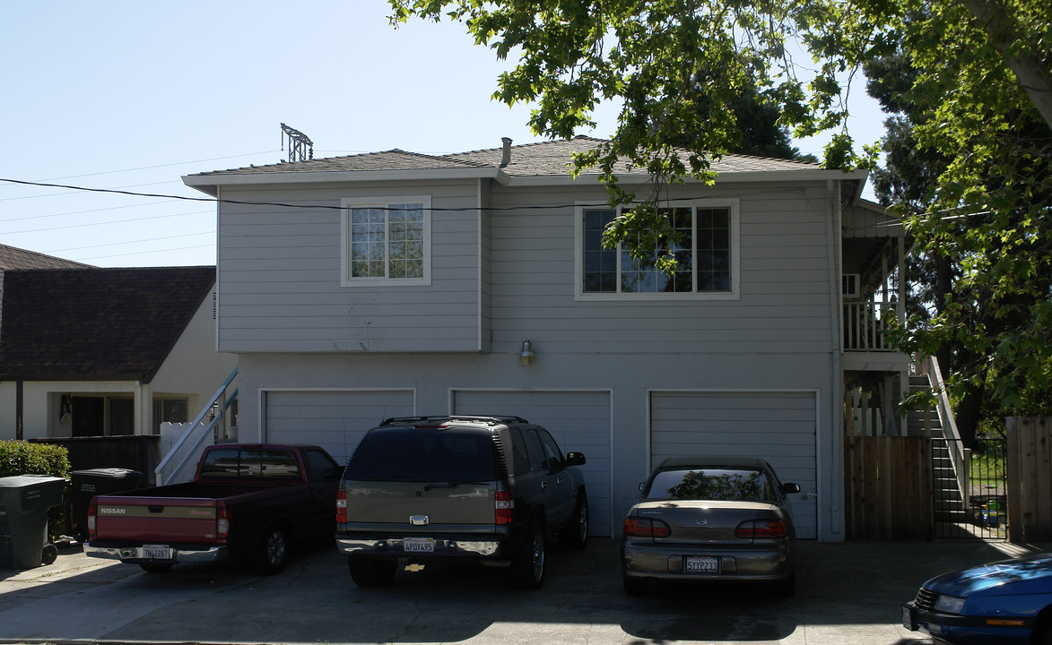 1385 Columbia St in Pittsburg, CA - Building Photo