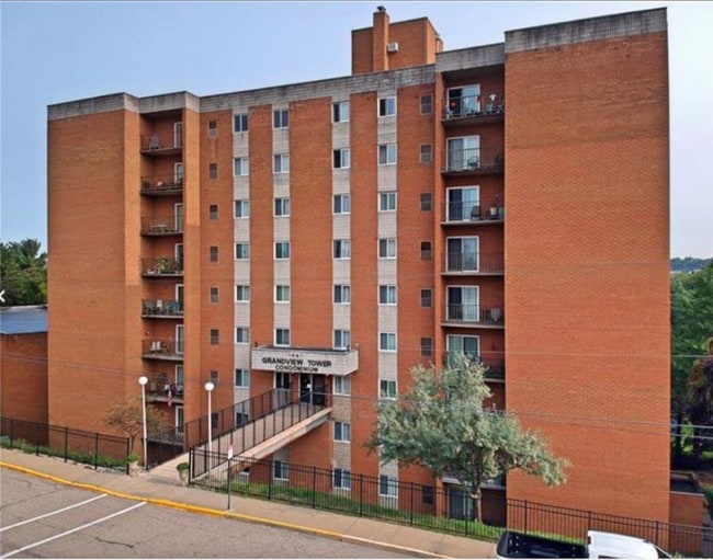 property at 1001 Grandview Ave