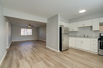 Rivershell Lansing Apartments in Lansing, MI - Building Photo - Interior Photo