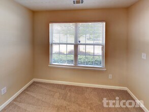 9453 Lakeview Rd in Union City, GA - Building Photo - Building Photo