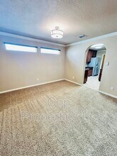 6039 Royal Rdg Dr in San Antonio, TX - Building Photo - Building Photo