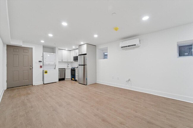 812 W Roosevelt Blvd in Philadelphia, PA - Building Photo - Building Photo