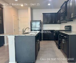 6814 E Riverside Dr in Austin, TX - Building Photo - Building Photo