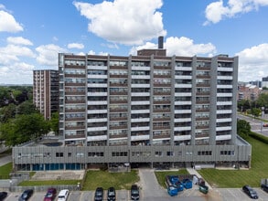 Bathville Towers in Toronto, ON - Building Photo - Building Photo