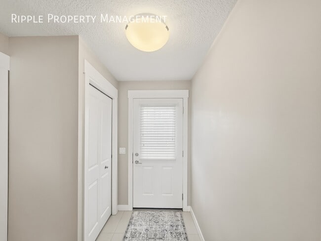 5305-5332 32 Ave SW in Calgary, AB - Building Photo - Building Photo