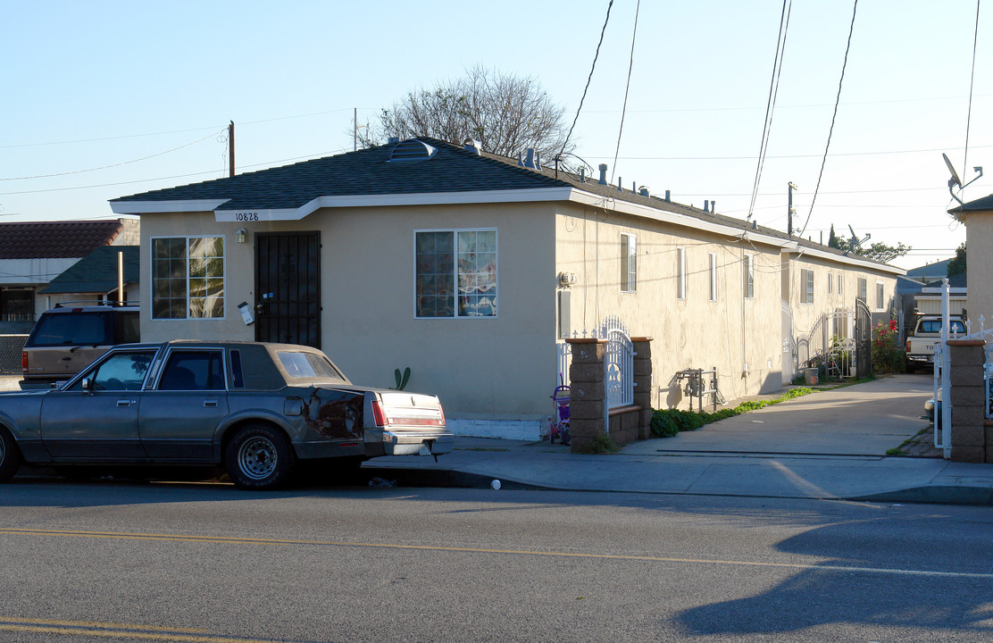 10828 S Inglewood Ave in Inglewood, CA - Building Photo