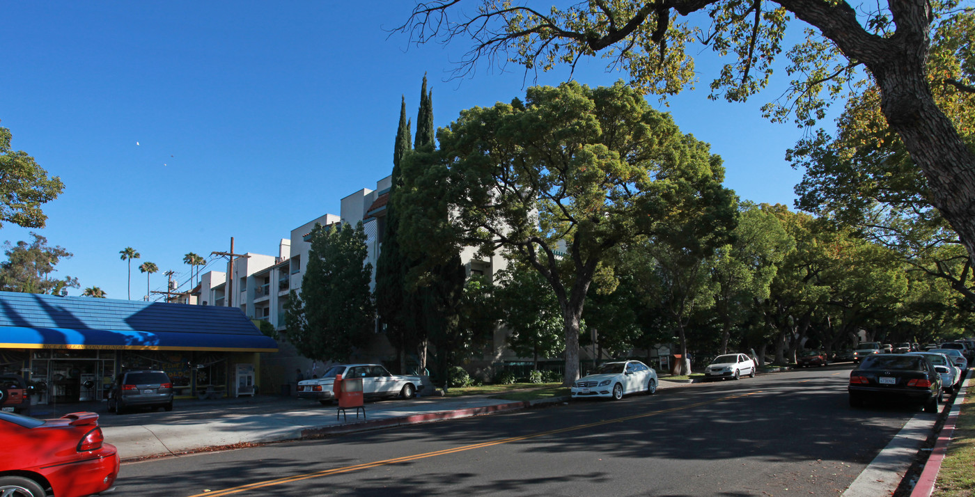 Allen Manor in Glendale, CA - Building Photo