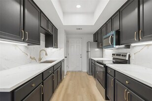 Room in Duplex on Gwendolyn Ln in Austin, TX - Building Photo