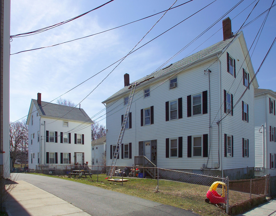 17 Palmer St in Fall River, MA - Foto de edificio