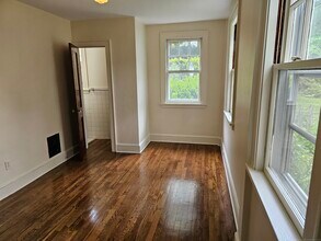 17 Pleasant St in Woodbury, CT - Building Photo - Building Photo