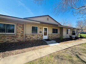 2563 Alabama Ave S in Minneapolis, MN - Building Photo