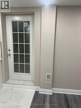 1 Banks Dr in Brampton, ON - Building Photo - Building Photo