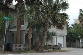 99 Beach Ave-Unit -B in Atlantic Beach, FL - Building Photo - Building Photo