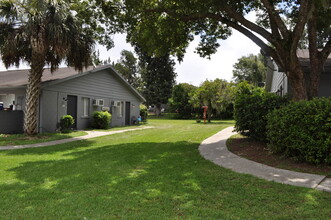 5830 SE Drew Rd in Belleview, FL - Foto de edificio - Building Photo