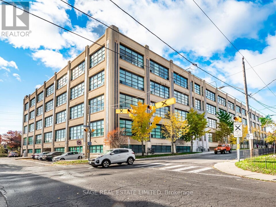 1001-1001 Roselawn Ave in Toronto, ON - Building Photo