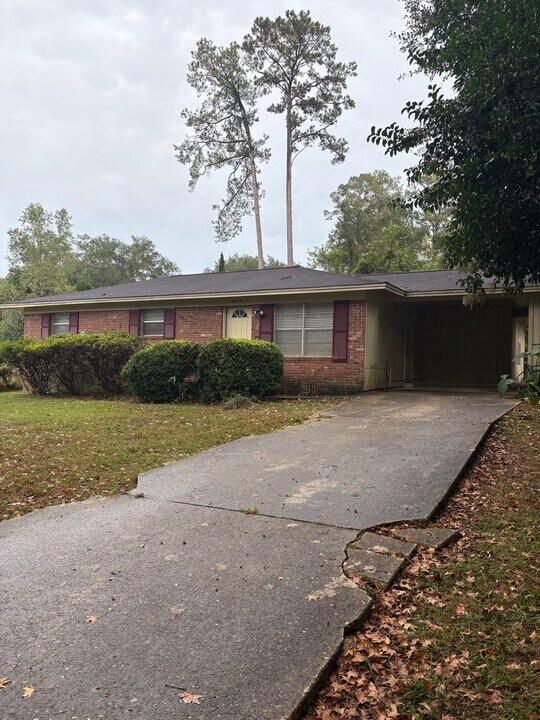 2035 Faulk Dr in Tallahassee, FL - Building Photo