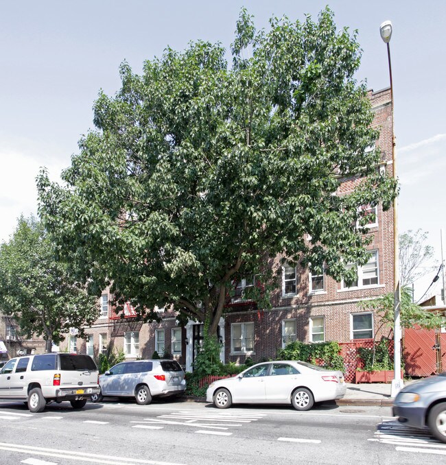5718 Fort Hamilton Pky in Brooklyn, NY - Foto de edificio - Building Photo