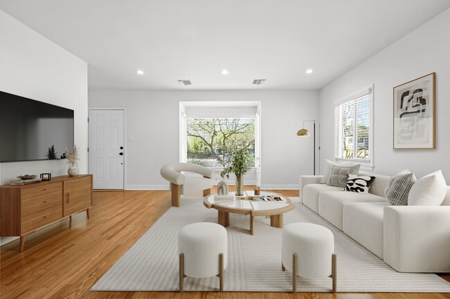 5935 W 79th St in Los Angeles, CA - Building Photo - Building Photo