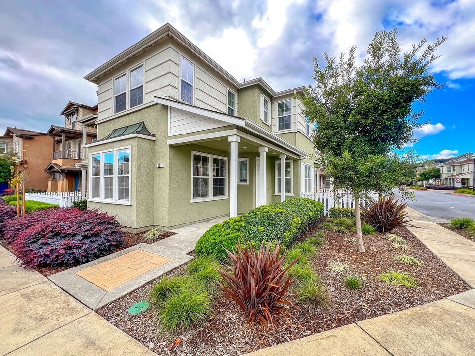 905 Elwood Ct in Napa, CA - Building Photo