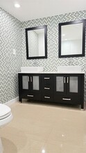 680 NE 64th St, Unit 500 in Miami, FL - Foto de edificio - Building Photo