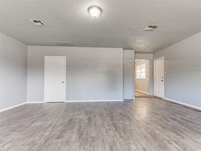 3020 SW 65th Pl in Oklahoma City, OK - Building Photo - Building Photo