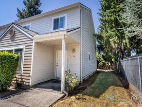 3493-3493 Hawthorne Ave NE in Salem, OR - Building Photo - Building Photo