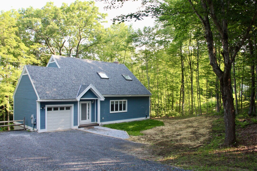 202 N Ridge Run in Manchester, VT - Building Photo