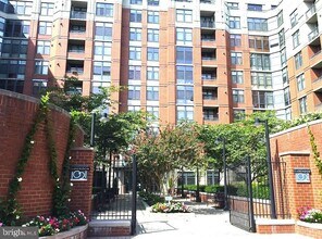 1021 N Garfield St in Arlington, VA - Building Photo - Building Photo
