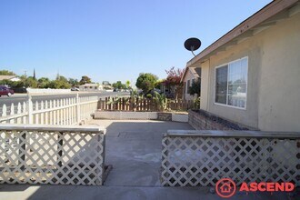 717 Jefferson St in Delano, CA - Foto de edificio - Building Photo