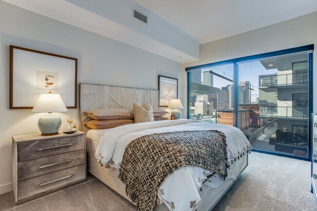 315 S Cesar Chavez Blvd in Dallas, TX - Building Photo - Building Photo