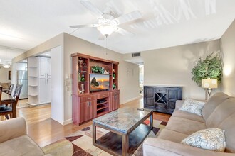 3017 Lincoln A in Boca Raton, FL - Building Photo - Building Photo