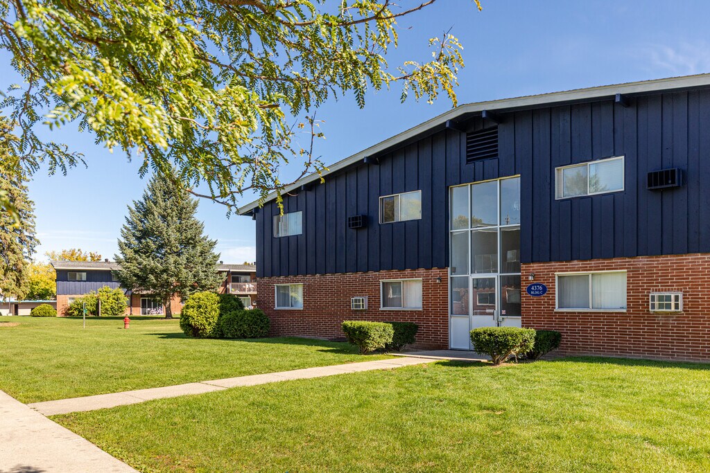 Cedar Creek Apartments in Okemos, MI