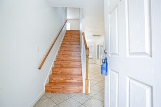 17627 S Summit Canyon Dr in Houston, TX - Foto de edificio - Building Photo