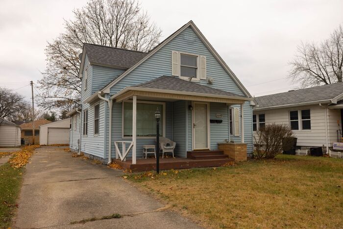 3220 Pleasant St in South Bend, IN - Building Photo