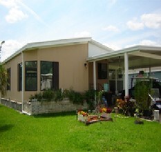 Whispering Pines Manufactured Home Community in Kissimmee, FL - Building Photo - Building Photo