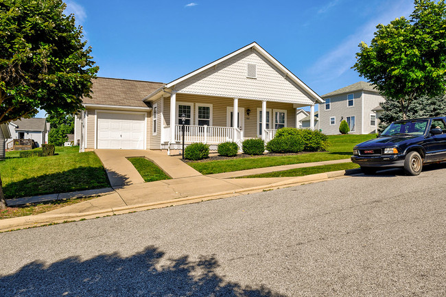 Ashburn Greene in St. Clairsville, OH - Foto de edificio - Building Photo