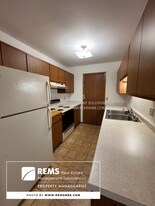 544 E Slifer St, Unit 13 in Portage, WI - Building Photo