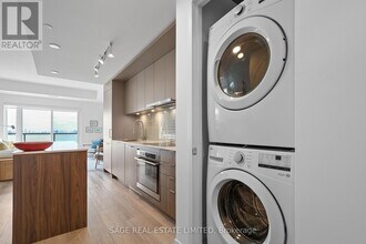 863 St Clair Ave W in Toronto, ON - Building Photo - Building Photo