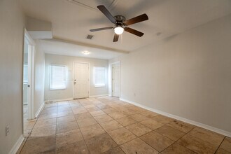 606 4th Ave NW in Largo, FL - Building Photo - Building Photo
