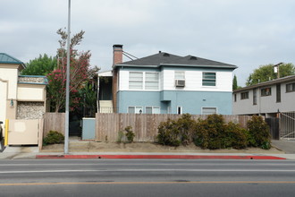 4415 Woodman Ave in Sherman Oaks, CA - Building Photo - Building Photo