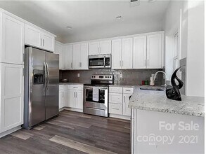 2537 Beachmont Ave in Charlotte, NC - Foto de edificio - Building Photo