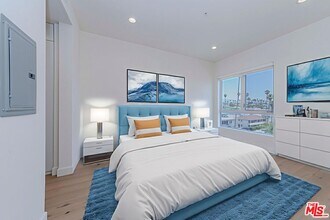 105 S Mariposa Ave in Los Angeles, CA - Building Photo - Building Photo