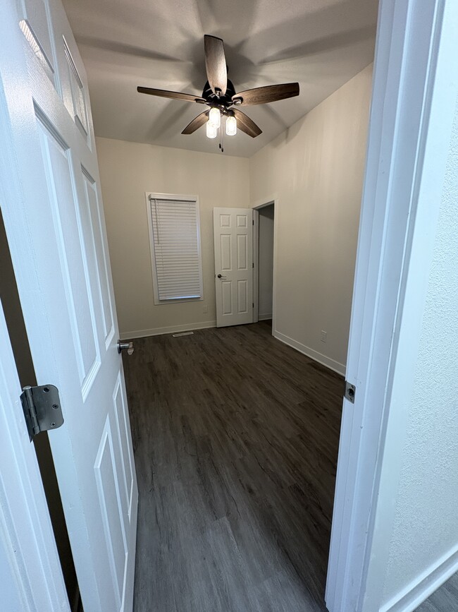 400 E Meinecke Ave, Unit 400 E Meinecke in Milwaukee, WI - Foto de edificio - Building Photo