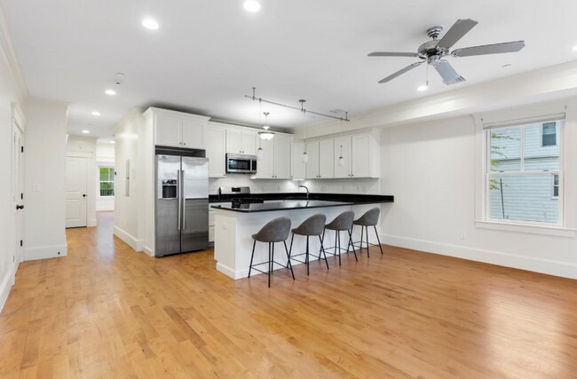 82 Highland Ave, Unit 2 in Somerville, MA - Building Photo - Building Photo