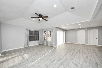 2471 Falls Church Dr in Houston, TX - Building Photo - Building Photo