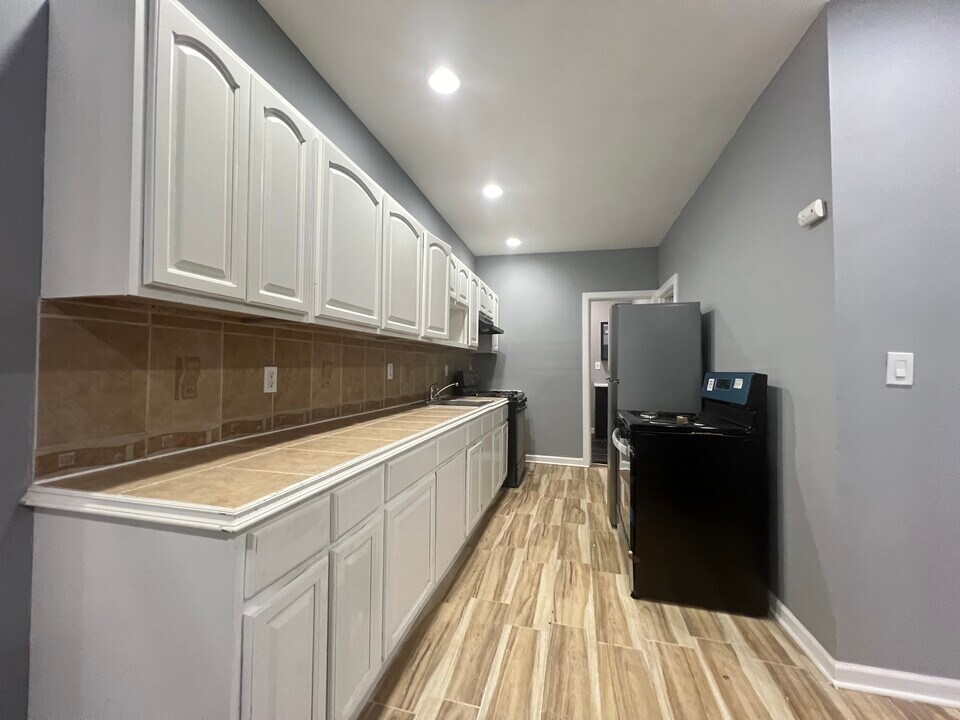 67 9th Ave in East Orange, NJ - Building Photo