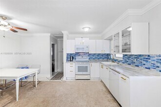 2210 Roosevelt St in Hollywood, FL - Building Photo - Building Photo