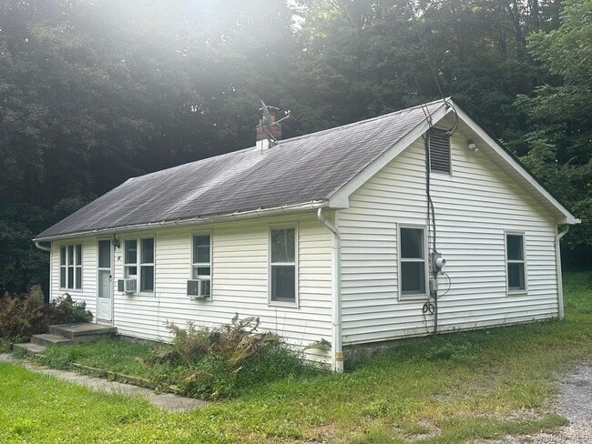 706 Beekman Rd in Hopewell Junction, NY - Building Photo - Building Photo