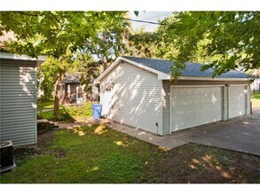 1689 Marshall Ave in St. Paul, MN - Building Photo - Building Photo