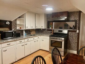 19 Circuit Ave E, Unit #3